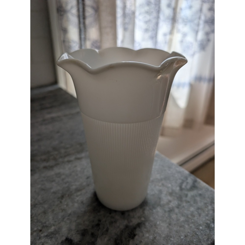 Vintage Milk Glass Vase Planter Ribbed Fluted Rim 6.50"